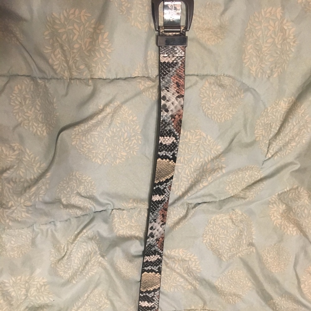 Kenneth Cole Reaction Snake print belt . Sz Med.